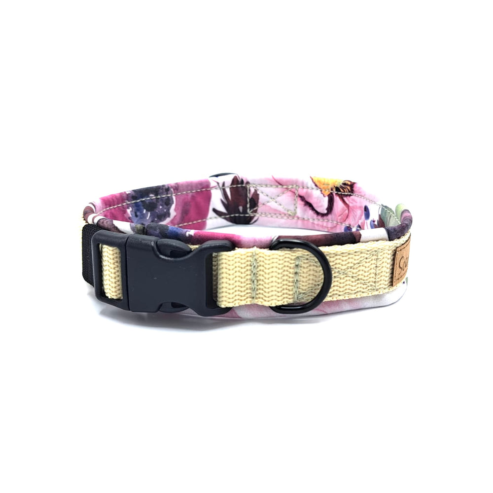 Hochwertiges Hundehalsband aus robustem Material, verstellbar und komfortabel. halsband Flowers Blumen purple lila wollweiß