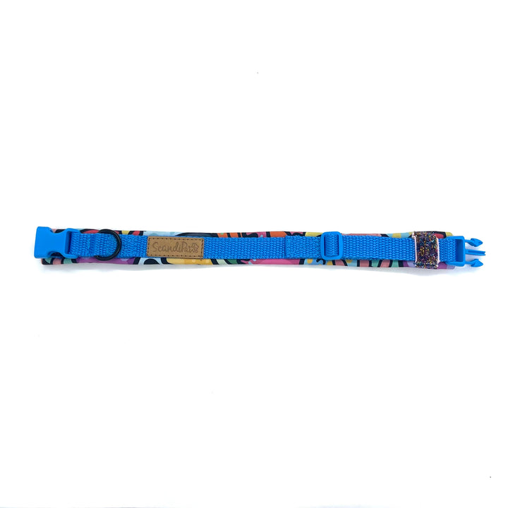 Hundehalsband aus robustem Material, verstellbar und komfortabel. Hunde Halsband happy Blue blau bunt