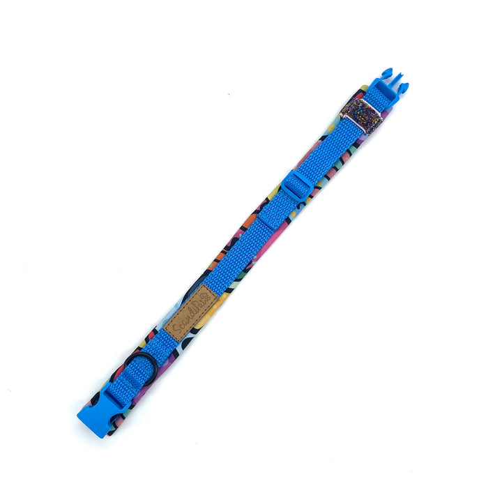 Hundehalsband aus robustem Material, verstellbar und komfortabel. Hunde Halsband happy Blue blau bunt