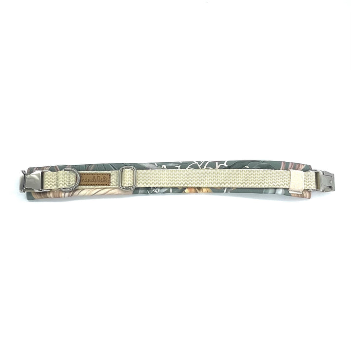 Hochwertiges Hundehalsband aus robustem Material, verstellbar und komfortabel. halsband wollweiß scannt leaves
