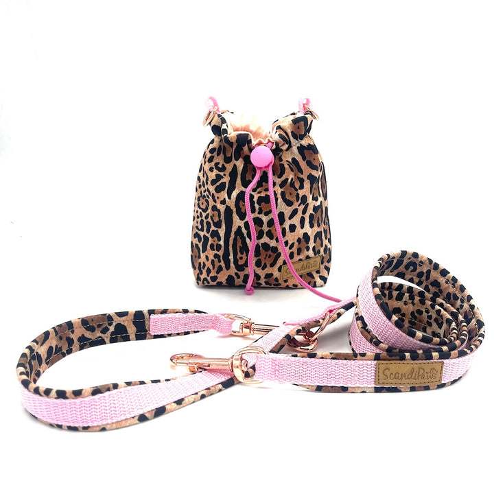 Hunde Leckerlibeutel Goodiebag und Futterbeutel für Unterwegs. Ob beim Gassi, Spaziergänge oder Hundetraining Holy dog Glamour rosa Leopard pink