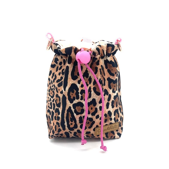 Hunde Leckerlibeutel Goodiebag und Futterbeutel für Unterwegs. Ob beim Gassi, Spaziergänge oder Hundetraining Holy dog Glamour rosa Leopard pink