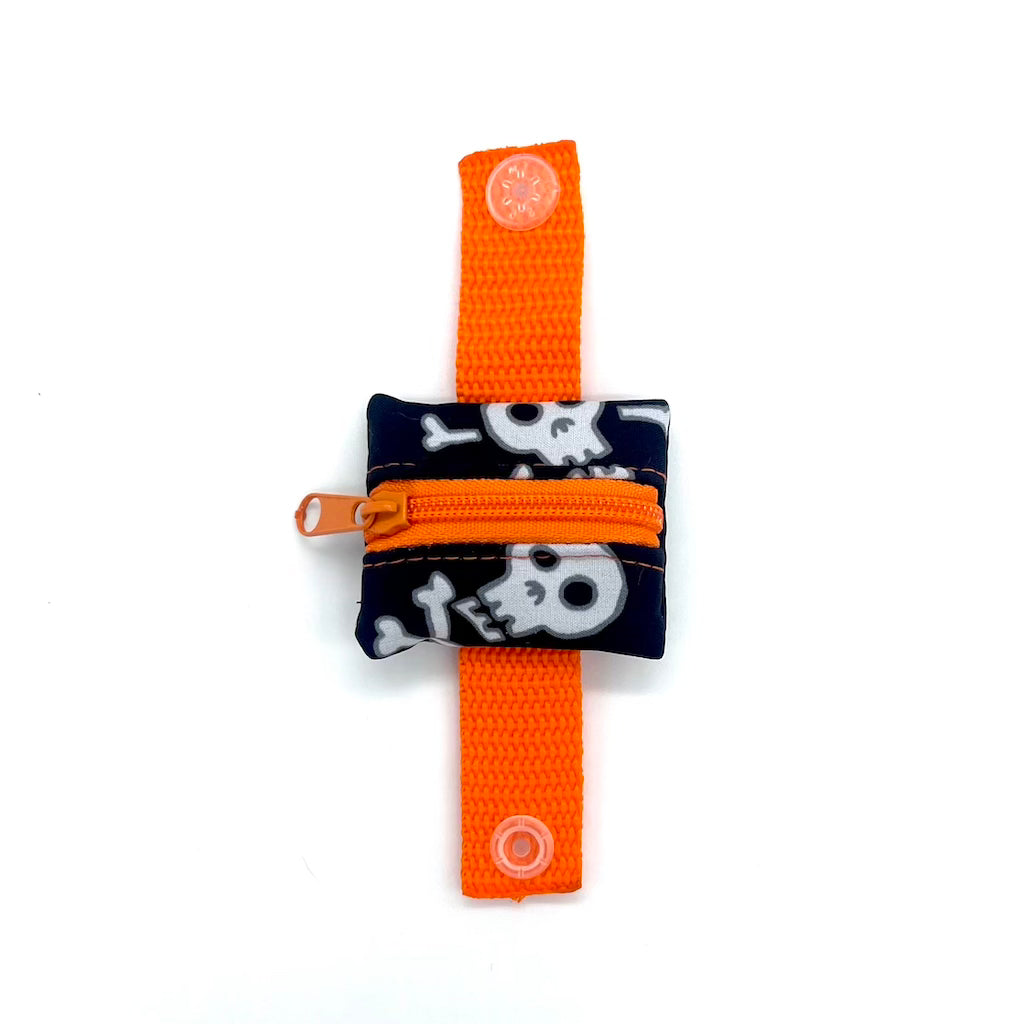scandipaws_hund_Markentasche_halloween_skulls_orange_schwarz
