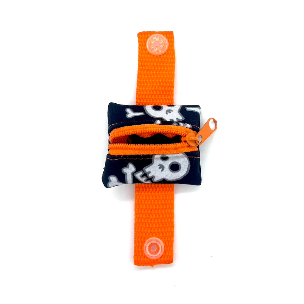 scandipaws_hund_Markentasche_halloween_skulls_orange_schwarz