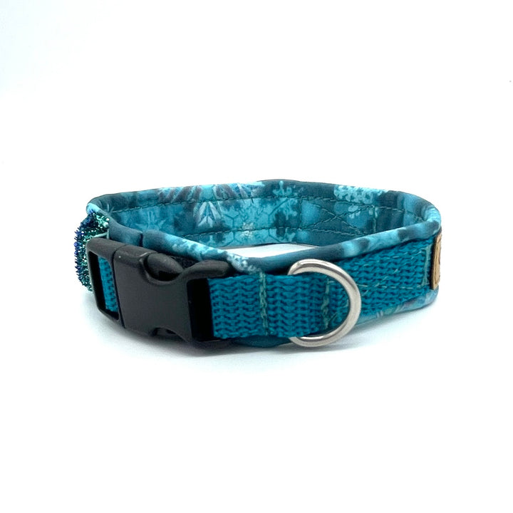 Halsband Hund Weihnachten Sterne Snowflake Petrol Blau Grün von ScandiPaws