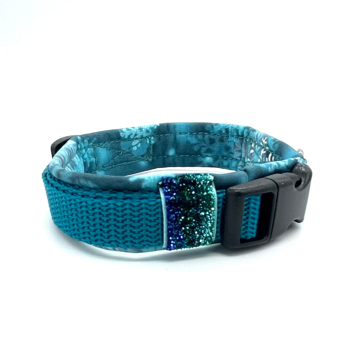 Halsband Hund Weihnachten Sterne Snowflake Petrol Blau Grün von ScandiPaws
