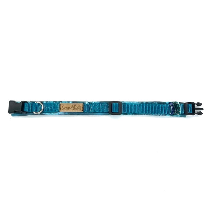 Halsband Hund Weihnachten Sterne Snowflake Petrol Blau Grün von ScandiPaws