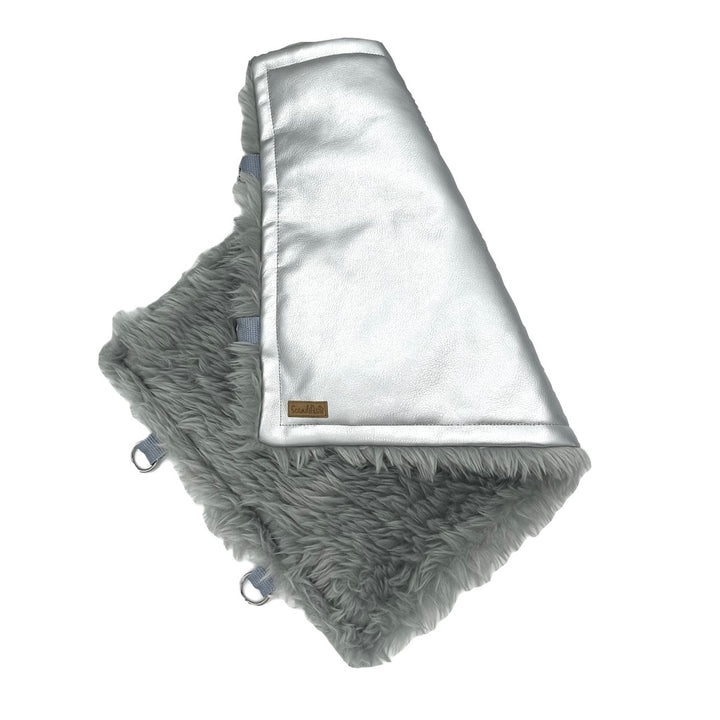 Reisedecke Hundedecke Decke für den Hund Silber Grau Metallic zum umhängen inkl. Leine