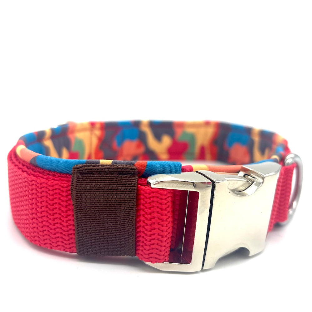 Hochwertiges Hundehalsband aus robustem Material, verstellbar und komfortabel, ideal für Spaziergänge und Sicherheit, in modernem Design. Hunde Halsband Red Camouflage