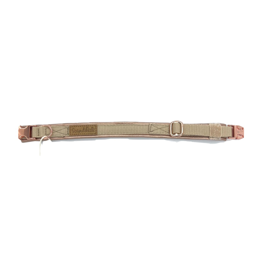 Hochwertiges Hundehalsband aus robustem Material, verstellbar und komfortabel, ideal für Spaziergänge und Sicherheit, in modernem Design. Rosegold Premium Hunde Halsband verstellbar Rose metallic von ScandiPaws