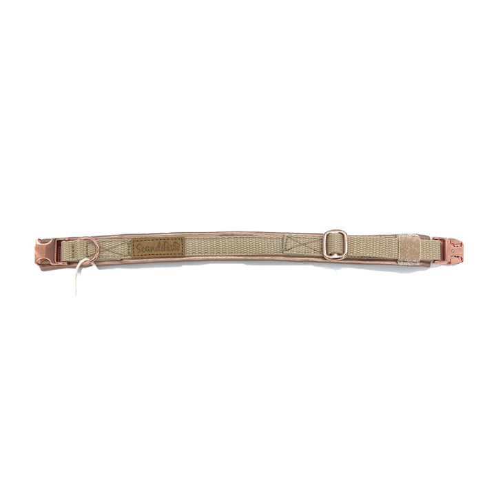 Hochwertiges Hundehalsband aus robustem Material, verstellbar und komfortabel, ideal für Spaziergänge und Sicherheit, in modernem Design. Rosegold Premium Hunde Halsband verstellbar Rose metallic von ScandiPaws