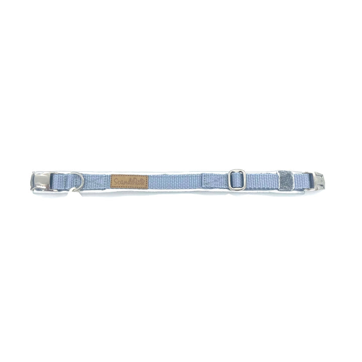 Hochwertiges Hundehalsband aus robustem Material, verstellbar und komfortabel, ideal für Spaziergänge und Sicherheit, in modernem Design. Premium Hunde Halsband verstellbar silber metallic von ScandiPaws