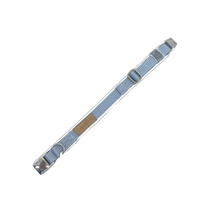 Hochwertiges Hundehalsband aus robustem Material, verstellbar und komfortabel, ideal für Spaziergänge und Sicherheit, in modernem Design. Premium Hunde Halsband verstellbar silber metallic von ScandiPaws