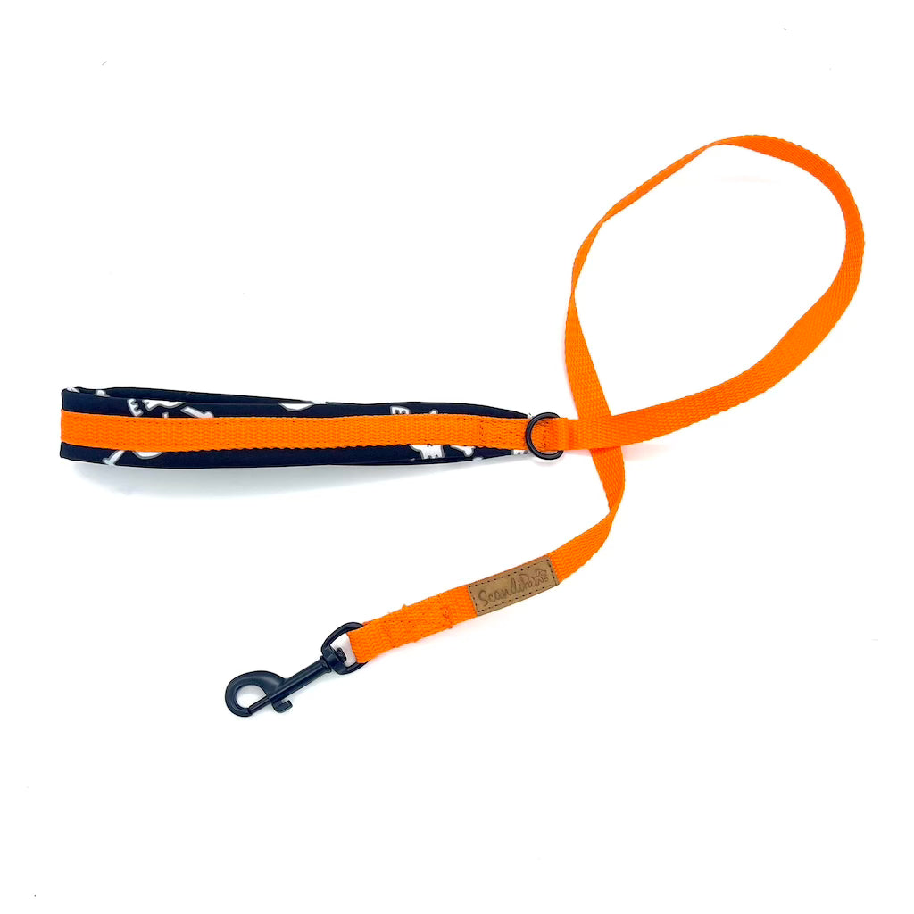 Halloween Hundeleine Orange Schwarz von ScandiPaws Skulls Totenkopf
