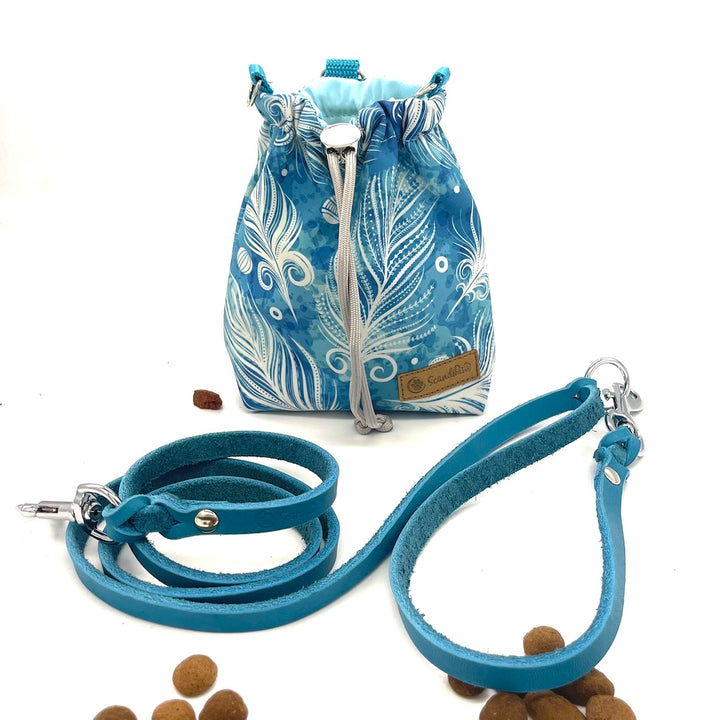 Hunde Leckerlibeutel Goodiebag und Futterbeutel für Unterwegs. Ob beim Gassi, Spaziergänge oder Training Feder Blau Blue