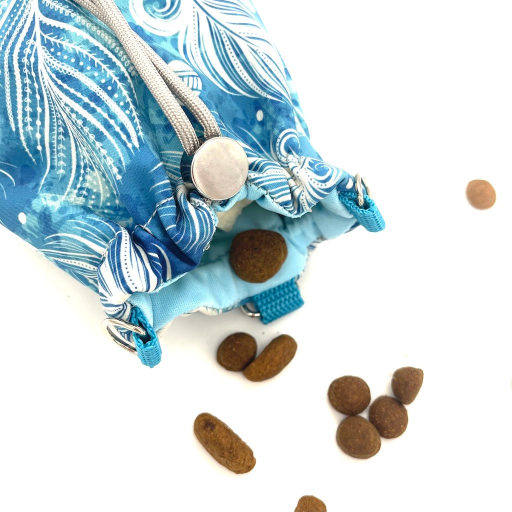 Leckerlibeutel Blue Feather Blau Goodiebag mit Hundeleine von ScandiPaws