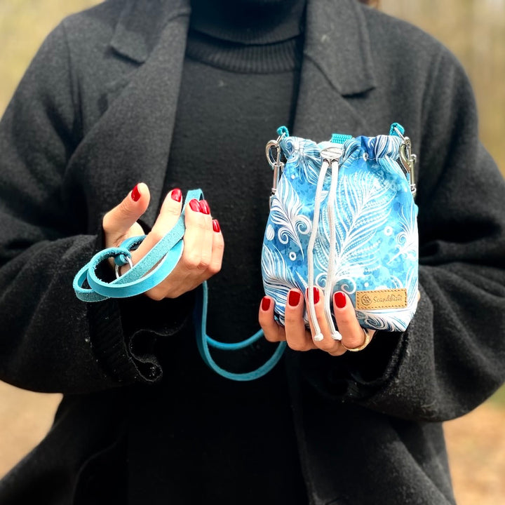 Hunde Leckerlibeutel Goodiebag und Futterbeutel für Unterwegs. Ob beim Gassi, Spaziergänge oder Training Feder Blau Blue