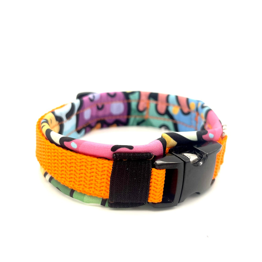 Hochwertiges Hundehalsband aus robustem Material, verstellbar und komfortabel, ideal für Spaziergänge und Sicherheit, in modernem Design. Happy faces orange bunt