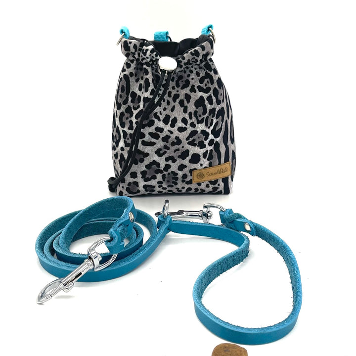 Hunde Leckerlibeutel Goodiebag und Futterbeutel für Unterwegs. Ob beim Gassi, Spaziergänge oder Hundetraining Leopard türkis