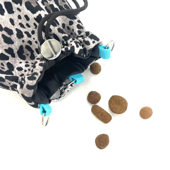 Hunde Leckerlibeutel Goodiebag und Futterbeutel für Unterwegs. Ob beim Gassi, Spaziergänge oder Hundetraining Leopard türkis