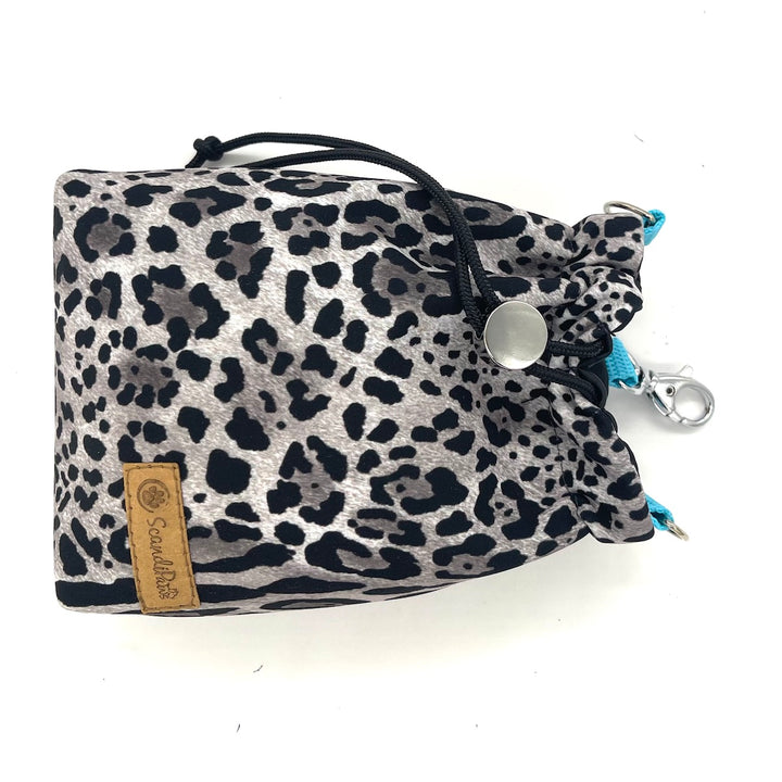 Hunde Leckerlibeutel Goodiebag und Futterbeutel für Unterwegs. Ob beim Gassi, Spaziergänge oder Hundetraining Leopard türkis